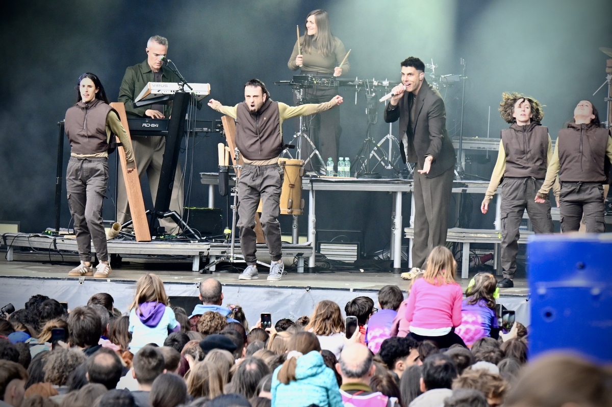 ZETAK, en pleno concierto. (Mikel MARTÍNEZ DE TRESPUENTES | FOKU)