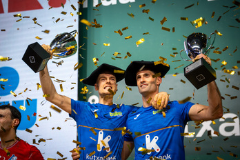 Laso eta Albisu, txapela buru gainean. 