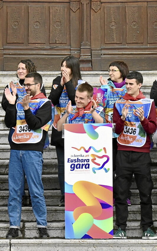 Alzugarai ezkerrean eta Jusue eskuinean.