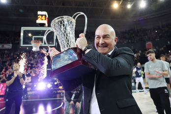 Jaume Ponsarnau, hace un año con un trofeo europeo que aspira ahora a repetir.