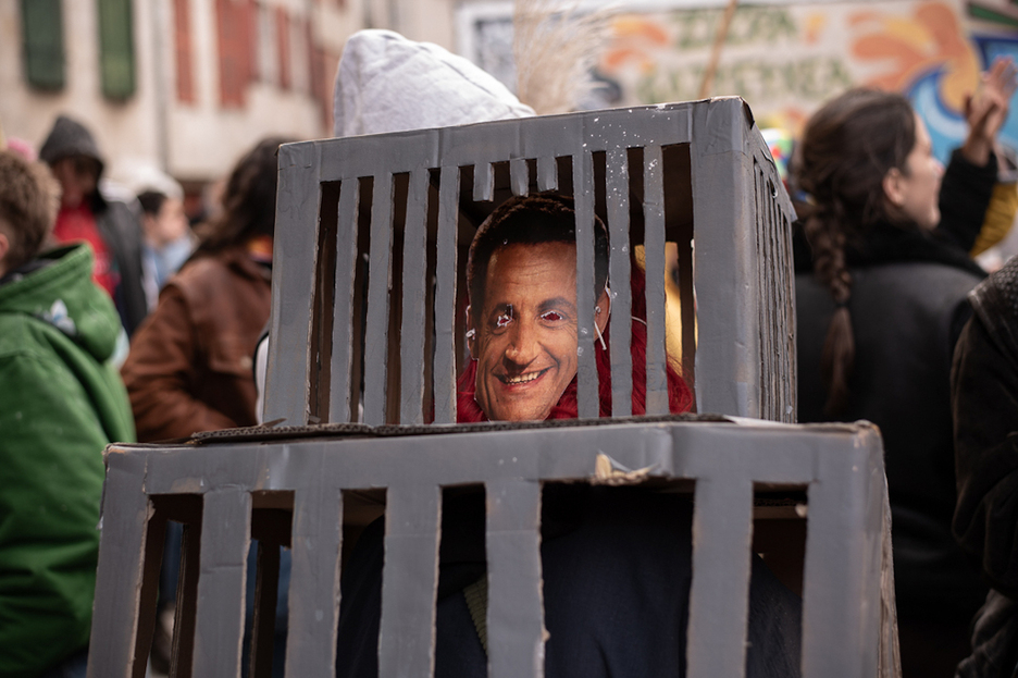 Sarkozy derrière les barreaux... Sarkozy derrière les barreaux...