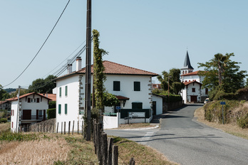 Amikuzeko eskualdeko herrian izandako langilearen heriotza argitzeko autopsia agindu du Baionako auzitegiak.