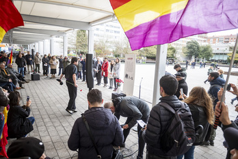 Acto celebrado en la plaza Santa Bárbara en recuerdo de las víctimas de la masacre de Azazeta.