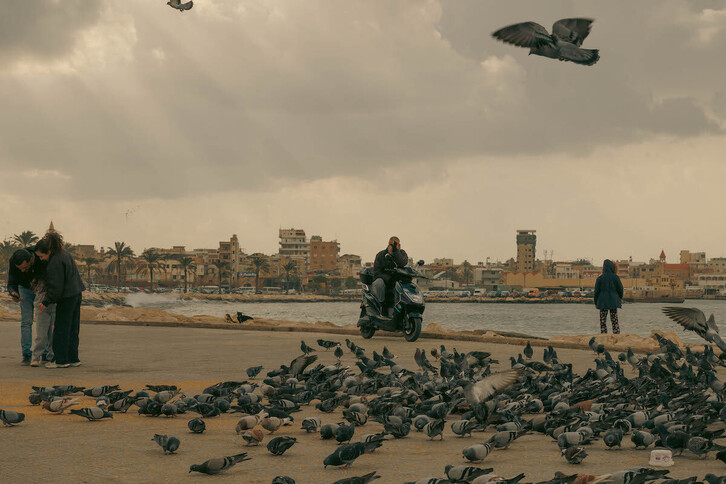  El paseo marítimo de Tiro, donde algunos habitantes han decidido permanecer pese a la amenaza. 