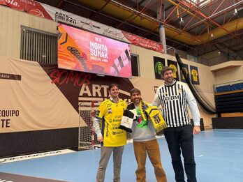 Bidasoa eta Real Unioneko ordezkariak asteazken honetan egindako agerraldian.