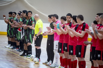 Agradecimiento a los asistentes por parte de los dos equipos.