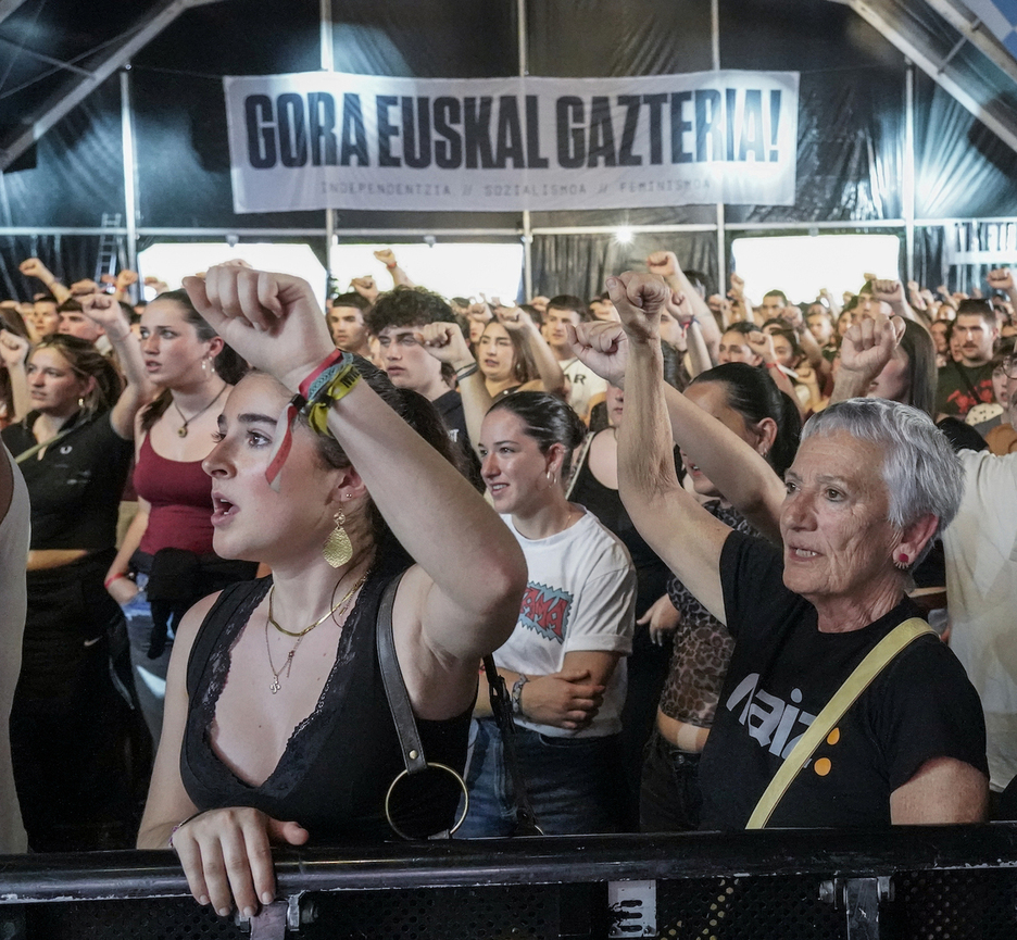 Inork ez zuen galdu nahi izan Pantxoa eta Paioren emanaldia.