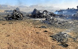 Imagen del avión de transporte C-130 estadounidense completamente destruido.