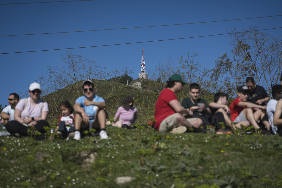 Las antenas del Serantes al fondo.
