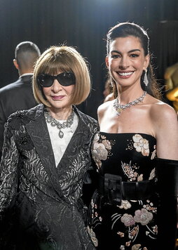 Anna Wintour y Anne Hathaway asisten a la 98ª edición de los Óscar en el Dolby Theatre el pasado 15 de marzo.