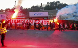 Una manifestación contra el cierre de Guardian en 2025.