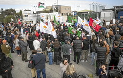 Manifestación convocada por el Consejo de Paz de Chipre en Lárnaca contra la creciente militarización de la isla.