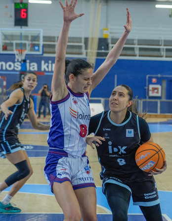 El mano a mano de la prórroga entre Salvadores y Lara González ha beneficiado a la jugadora de Gernika.