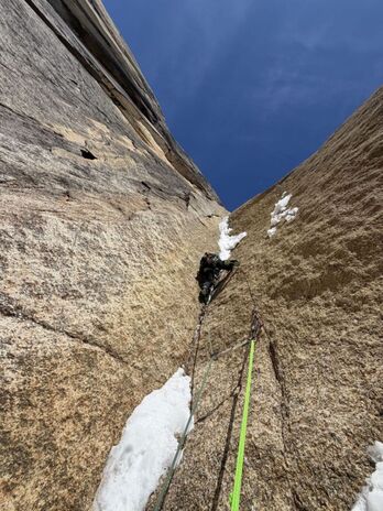 Jackson Marvell, lehen eskalada egunean, luze gogor batean.