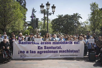 Concentración celebrada en Santurtzi en repulsa por la última agresión sexual a una mujer.