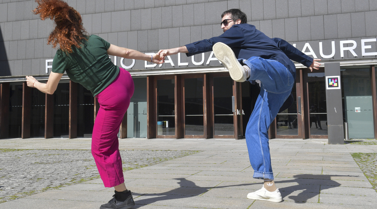 Dos bailarines, durante la presentación.