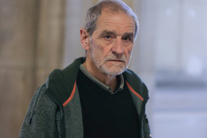 Josu Urrutikoetxea, osteguneko saioaren aurretik, Parisen.