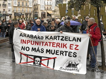 Concentración convocada el pasado mes de febrero por Salhaketa en Gasteiz.