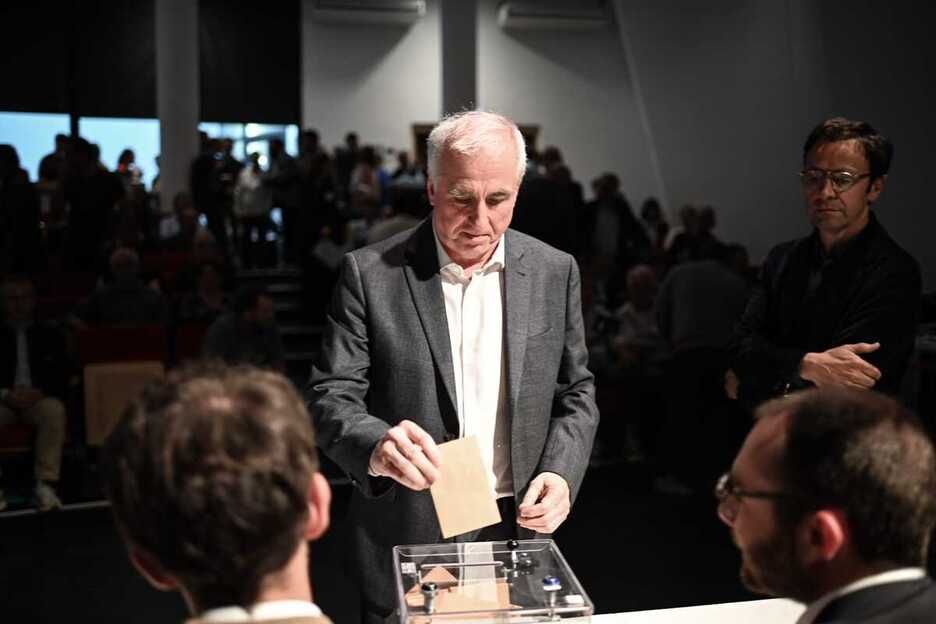 Alain Iriart a voté comme les 231 autres conseillers communautaires. Alain Iriart a voté comme les 231 autres conseillers communautaires.