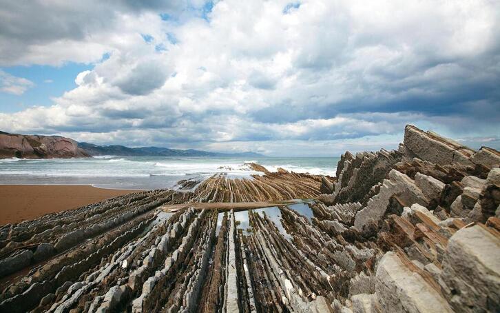 Imagen de la playa de Itzurun, donde ha aparecido el cadáver.