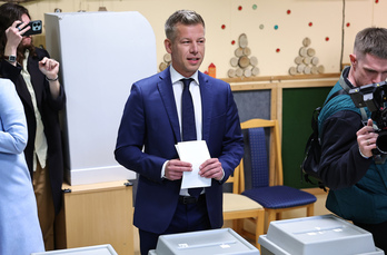Momento en el que votado el líder opositor, Peter Magyar.