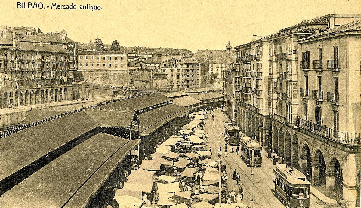 El antiguo mercado, compuesto por tres naves, hacia 1900. (Archivo Municipal de Bilbao | Autor: Librería e Verdes AMB y FOAT)