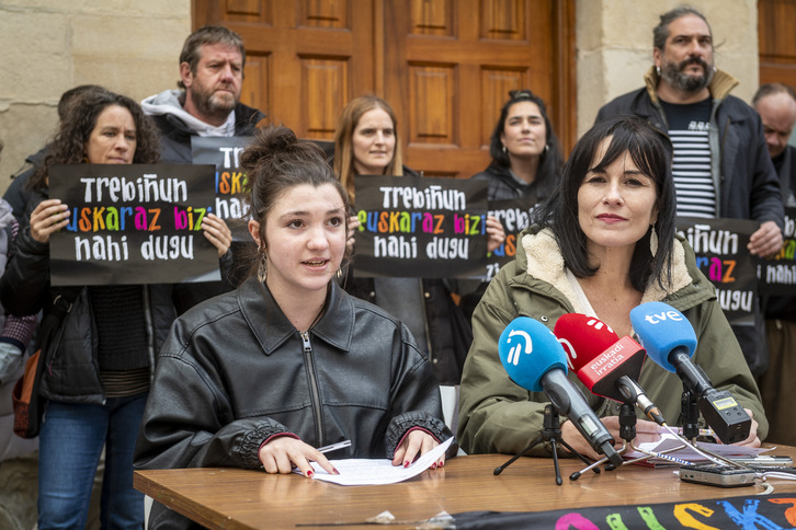 Trebiñuko herritarrek eta Behatokiak prentsaurrekoa eman dute astelehen honetan Argantzonen.