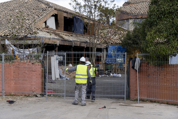 Operarios vallan el acceso al antiguo convento de Arantzadi.
