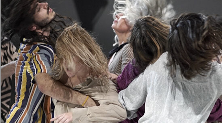 Baribusa dantza konpainiaren ‘Muchos caballos galopando juntos pueden hacer temblar la tierra’.