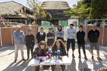 Comparecencia de Negu Gorriak-Derecho a techo para anunciar la convocatoria de una manifestación contra el desalojo de Aranzadi.