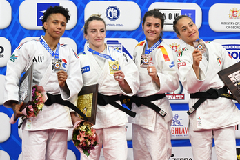 Ariane Toro sonríe por poder subirse al podio por tercer Europeo consecutivo.