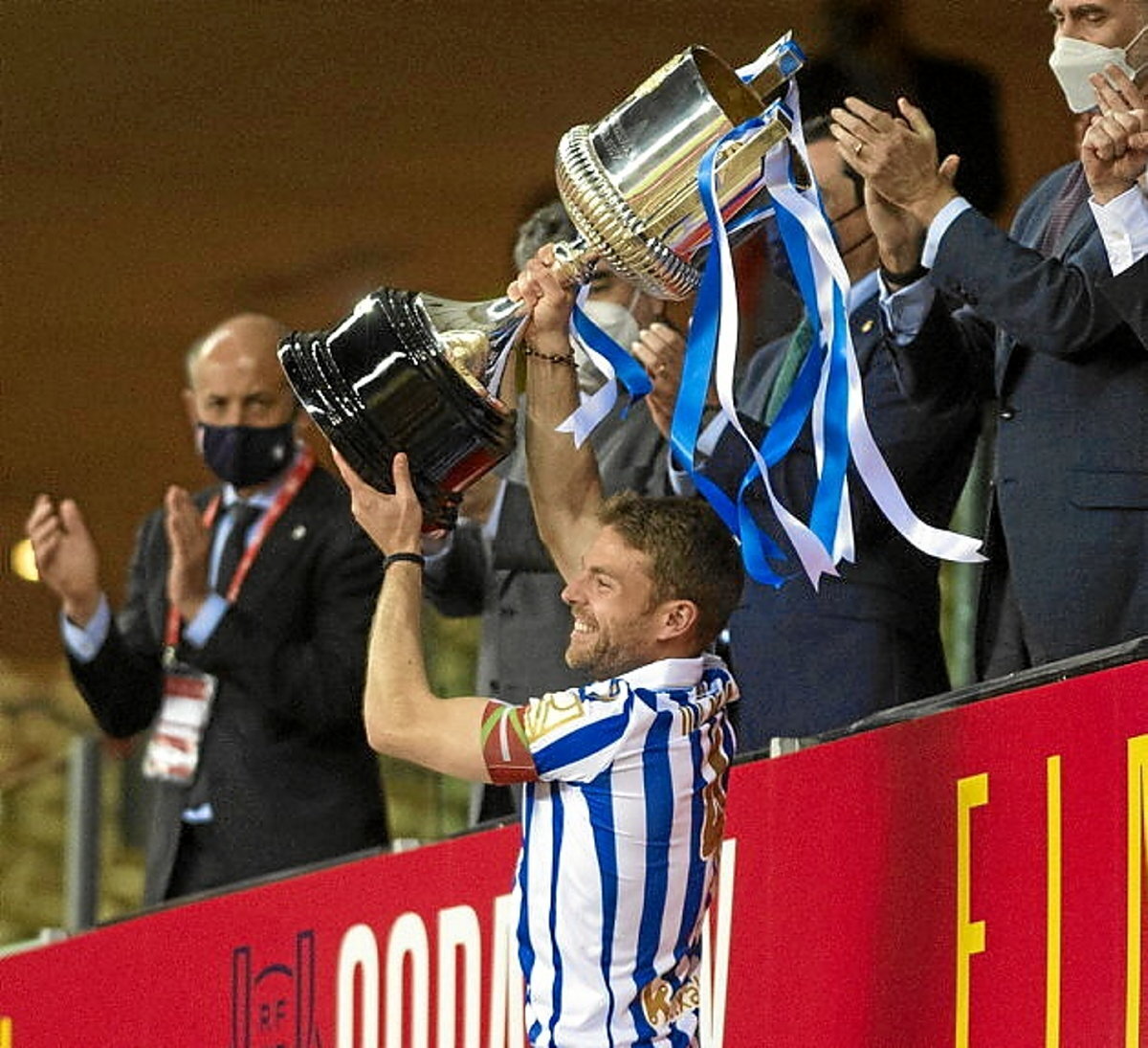 «Zure klubarekin titulu bat irabaztea, titulu bat altxatzea, amesten duzun zerbait da»