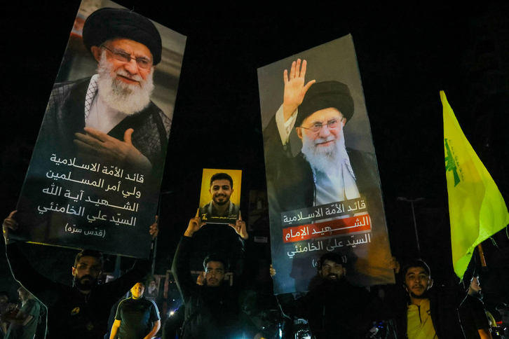 Celebraciones de la tregua esta madrugada en el Líbano, con retratos del exlíder supremo iraní Alí Jameni, al que mató Estados Unidos.