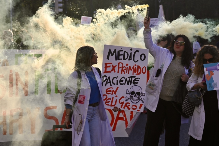 Imagen de archivo de una protesta de médicos el mes pasado en Bilbo.