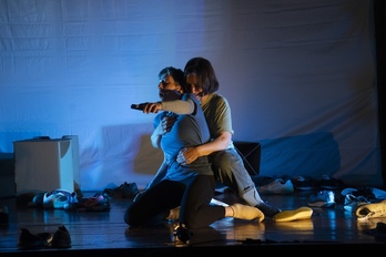 Iruñeko eskolapioseko areto nagusian ‘Sanagi.11’ antzezlana egin zuten ostiralean.