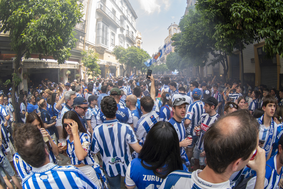 Kale hau goitik behera berea egin dute realzaleek.