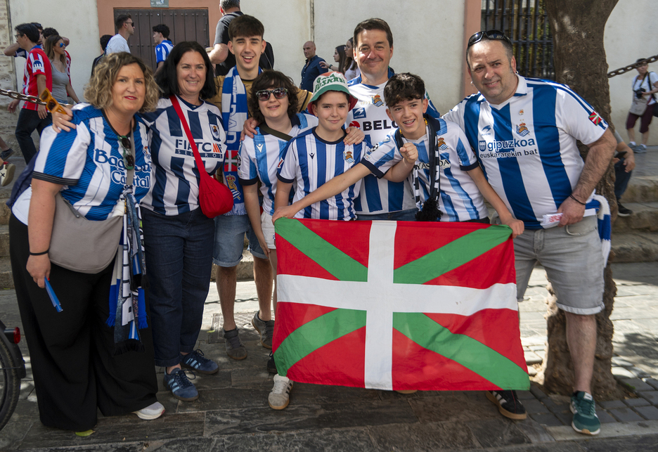 Famili arteko giroan.