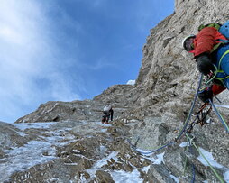 Grandes Jorasses mendiko horman eskalatutako ibilbide mitikoa.