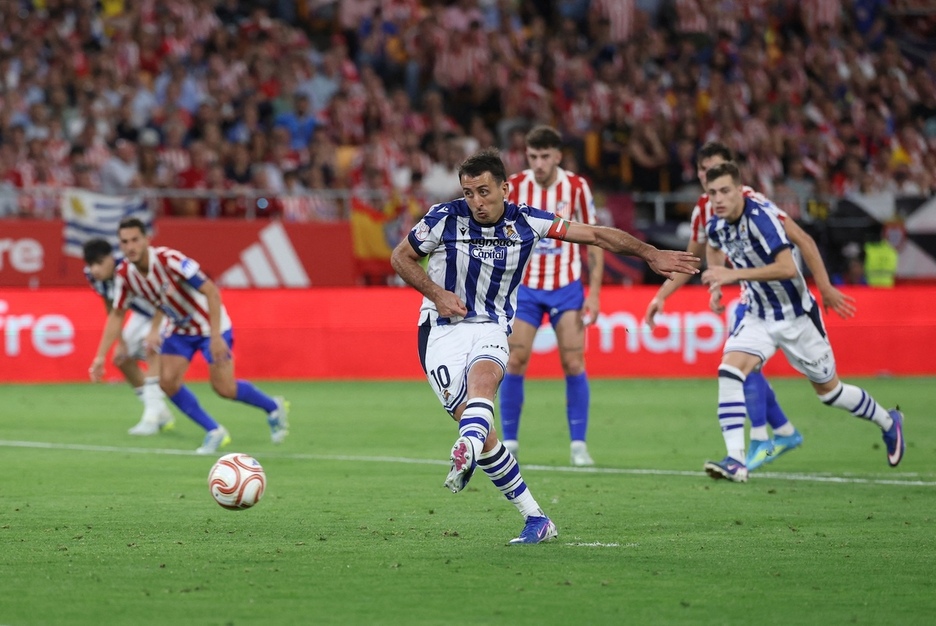 Oyarzabal hace el 2-1 de penalti.