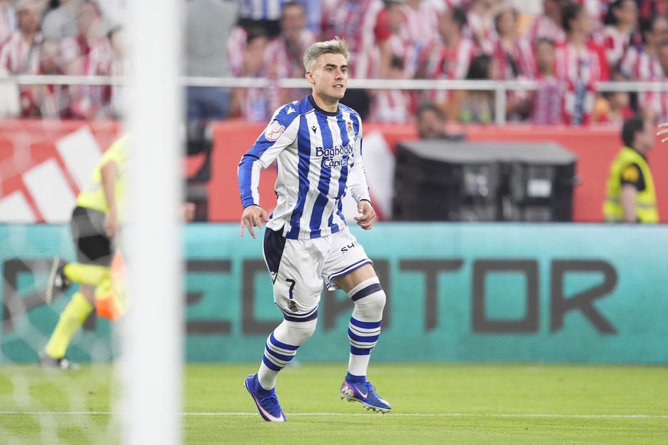 Barrene celebra el 0-1 a los 16 segundos.