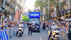 Locura en la calle Urbieta.