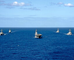 Imagen de archivo de buques de Japón y EEUU.