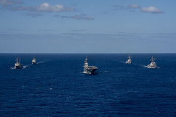 Imagen de archivo de buques de Japón y EEUU.   