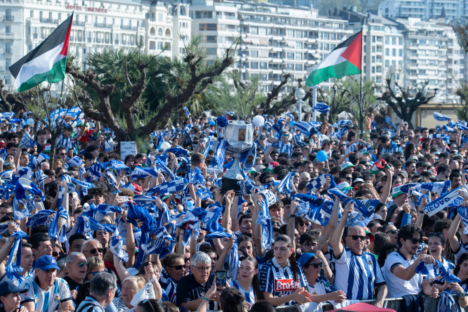Des milliers de personnes se sont retrouvées dans les rues de Donostia pour célébrer et partager cette victoire.