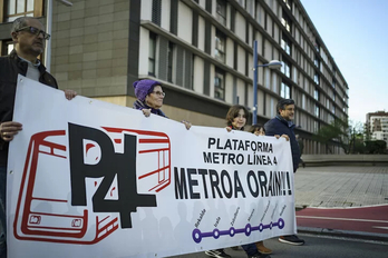 Movilización vecinal reclamando la construcción de la línea 4 del metro.