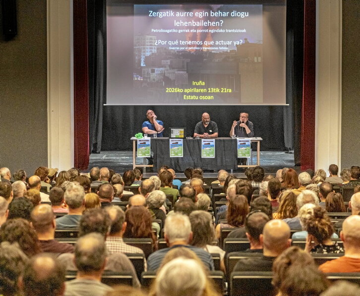Salesianas de Txantrea se llenó para escuchar a Turiel, Aretxabala y Taibo.