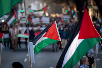 Enseñas palestinas en una reciente movilización en Iruñea.