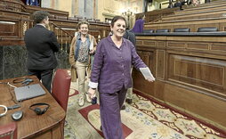 Mertxe Aizpurua llega al Congreso español para la sesión del control al Gobierno.