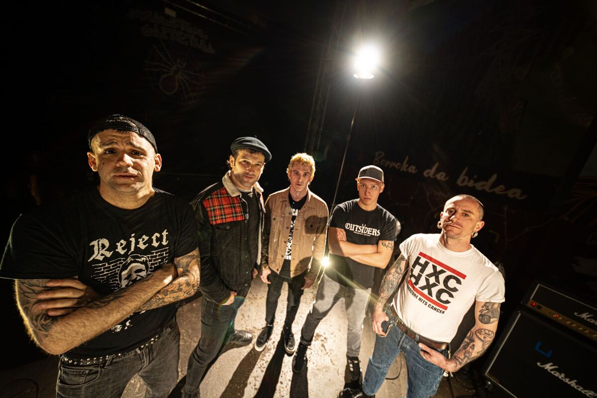 Garratz taldeak ‘Bidoi bete gasolina’ diskoa aurkeztuko du zuzenean.