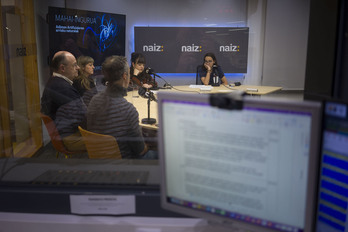 Imagen de una mesa redonda organizada por NAIZ sobre la Inteligencia Artificial.